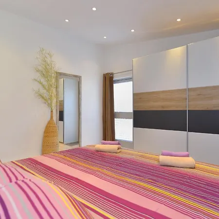 Ecio 1796 Apartment
